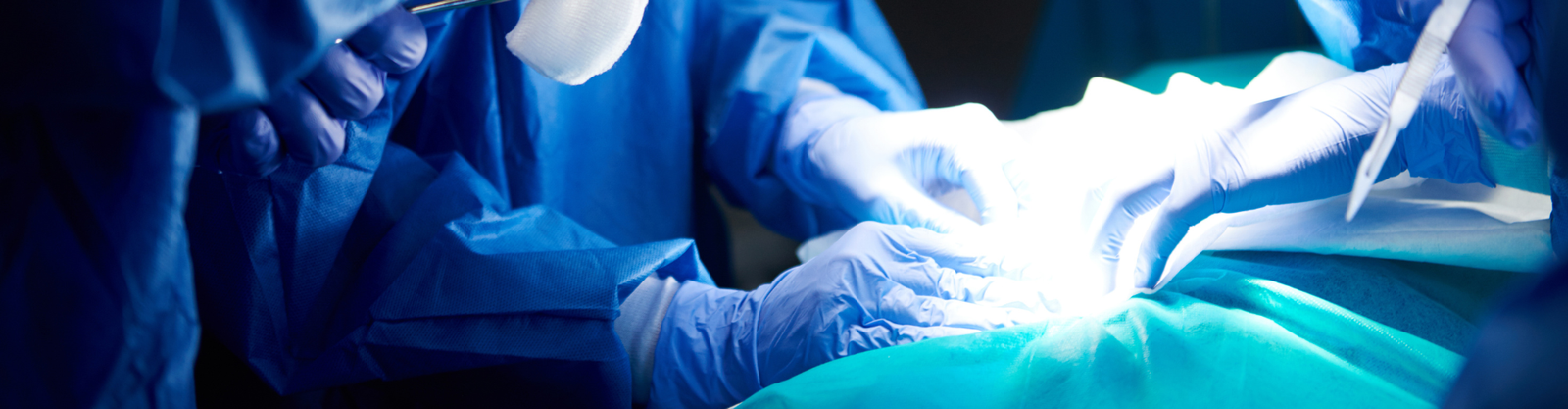 Entenda como costuma ser a recuperação da cirurgia de hérnia, os cuidados no pós-operatório e quando retomar atividades com segurança.